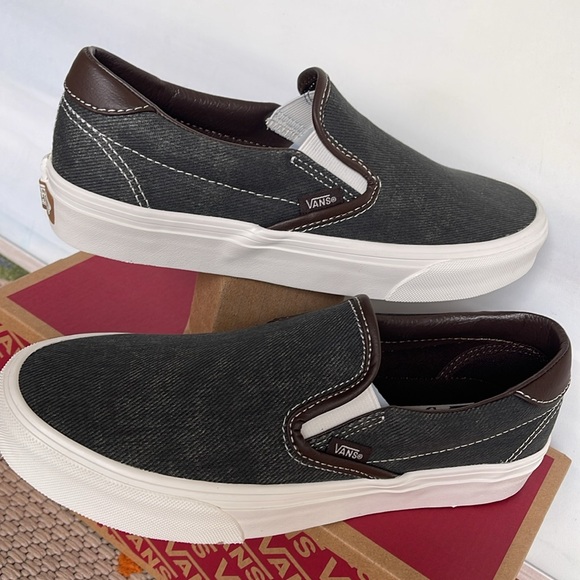 Vans WMNS Slip-On 59
C&L Black Ink
VN0A348UCH6
Sneakers - Picture 13 of 16